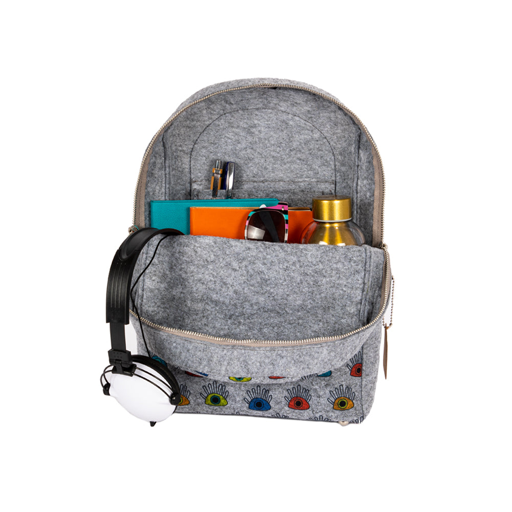Bunter Biggdesign My Eyes on You Rucksack aus Filz mit fröhlichem Muster, ideal für Schule und Freizeit.